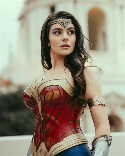 Wonder Woman cosplay : r/pics